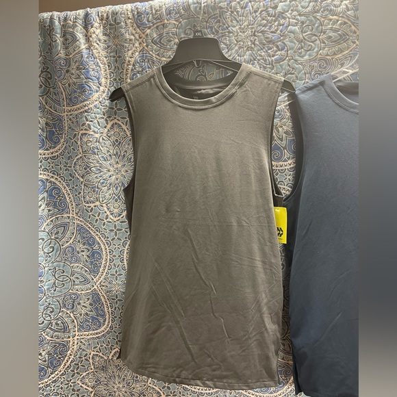 Tank top bundle - Picture 12 of 12